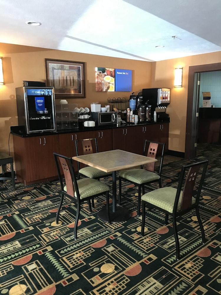 特拉弗斯城康福特茵酒店 外观 照片